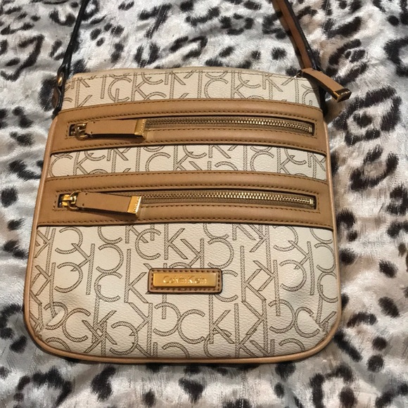 Calvin Klein crossbody - Picture 2 of 7